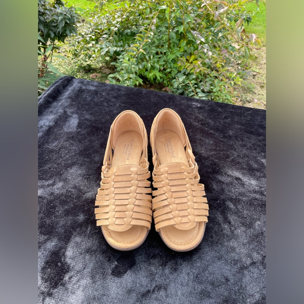 Comfortiva Memory Foam Putnam Caramel SZ 9.5 W Pre owned like new condition